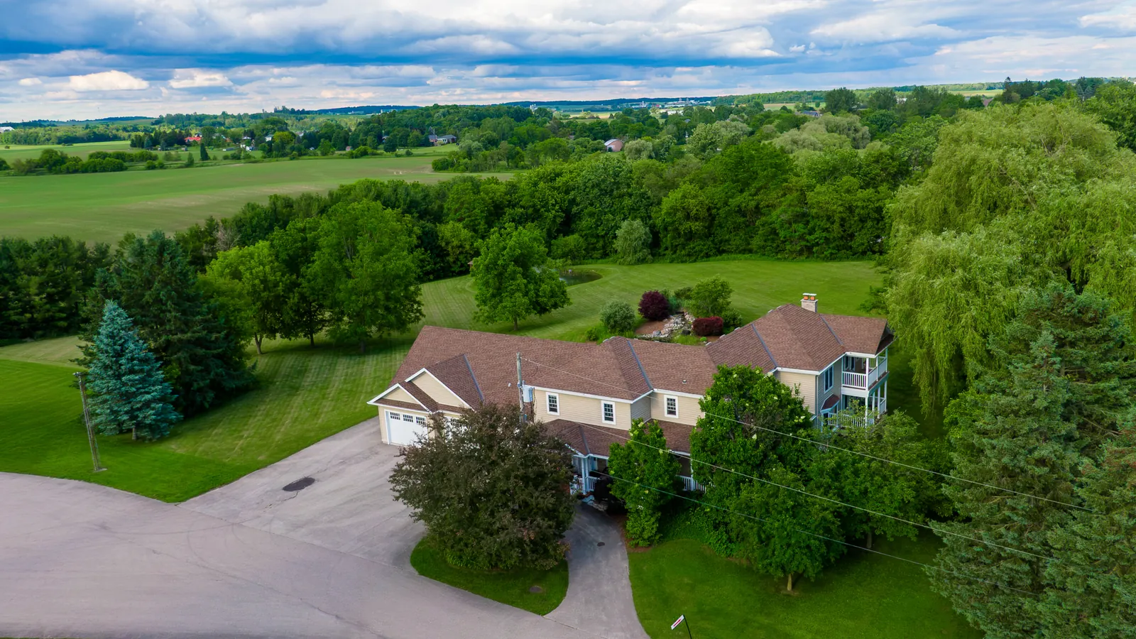 Aerial view of 1309 Queens Bush Road and its surrounding grounds